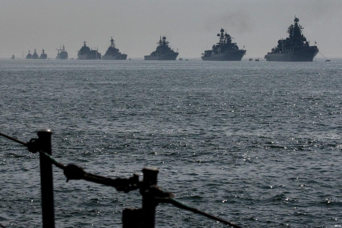 Ucraina: Rusia are în permanență 10 nave de război disponibile în Marea Neagră
