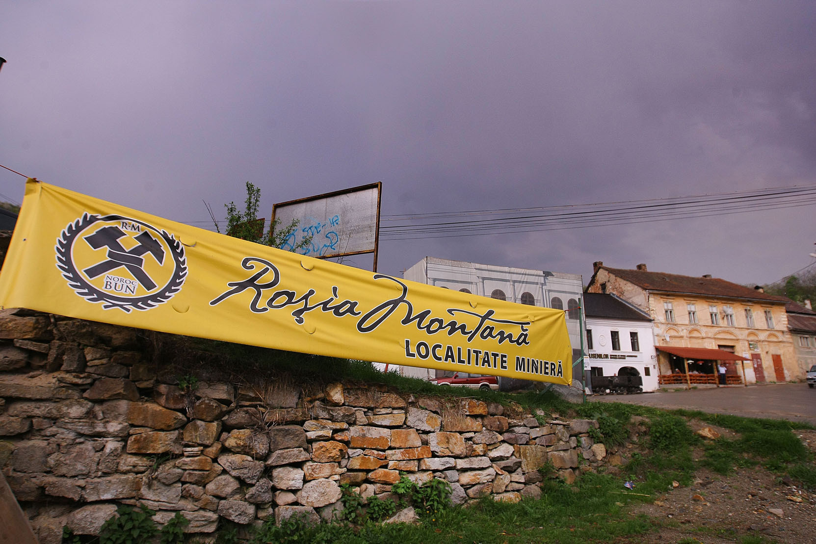 Scandalul exploatării AURULUI de la Roșia Montană continuă. România respinge acuzațiile Gabriel Resources privind legăturile neadecvate între arbitri