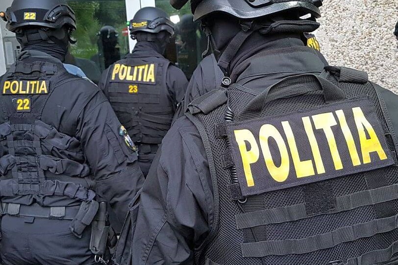 Gafă a mascaților la Botoșani. Au greșit adresa și au trezit din somn o familie nevinovată: „Copilul e speriat și plânge și acum”