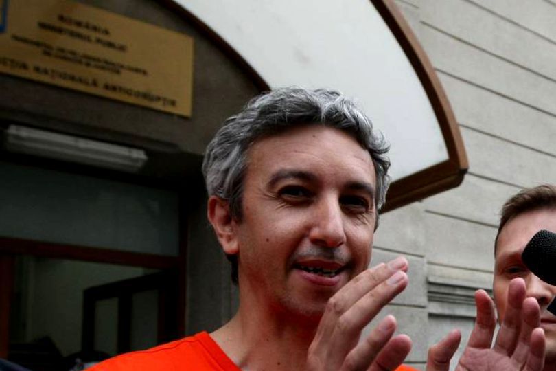 STENOGRAME EXPLOZIVE din Dosarul lui Dan Diaconescu. A închiriat două camere și le-a promis fetelor că le va duce la mall ca să le cumpere haine