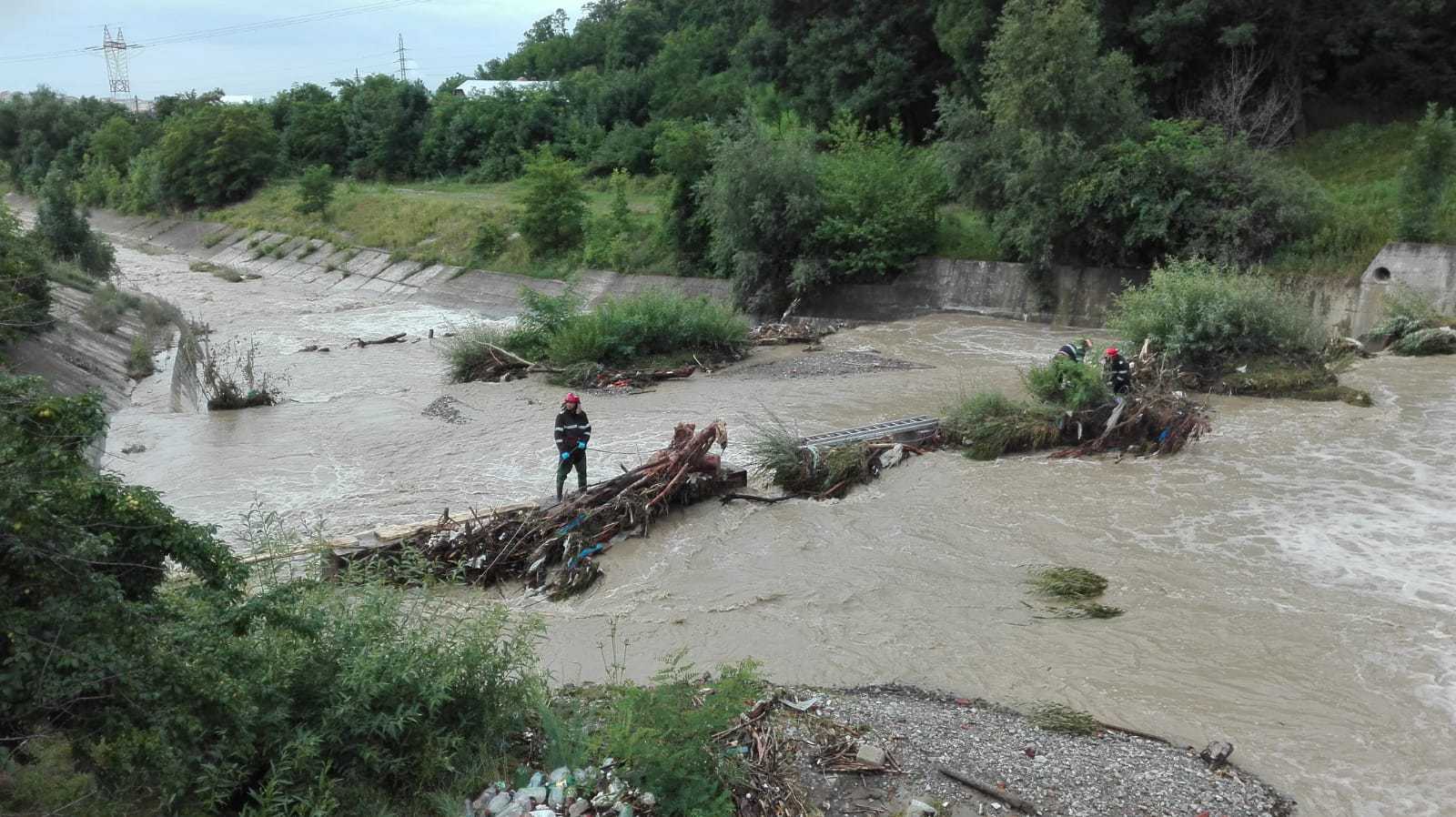Cod portocaliu și galben de inundații pe mai multe râuri din țară, până joi. Care sunt județele vizate de avertizare
