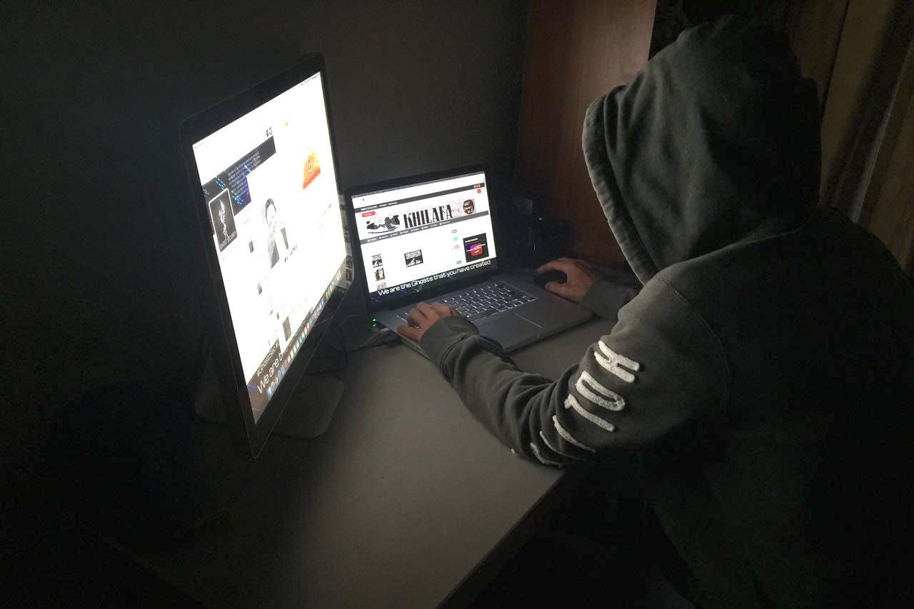 Milioane de euro obținuți din fraude informatice, rulați prin sute de conturi bancare din Ungaria, Spania și Polonia. Cum opera gruparea din Vâlcea