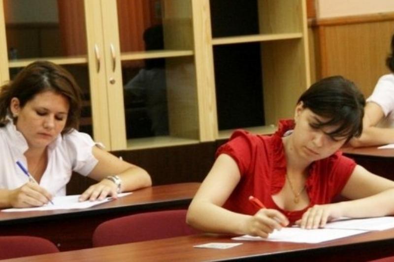 DEFINITIVAT 2023. Peste 8.400 de profesori debutanți susțin miercuri proba scrisă a examenului, în 42 de centre din țară / Sunt 105 discipline