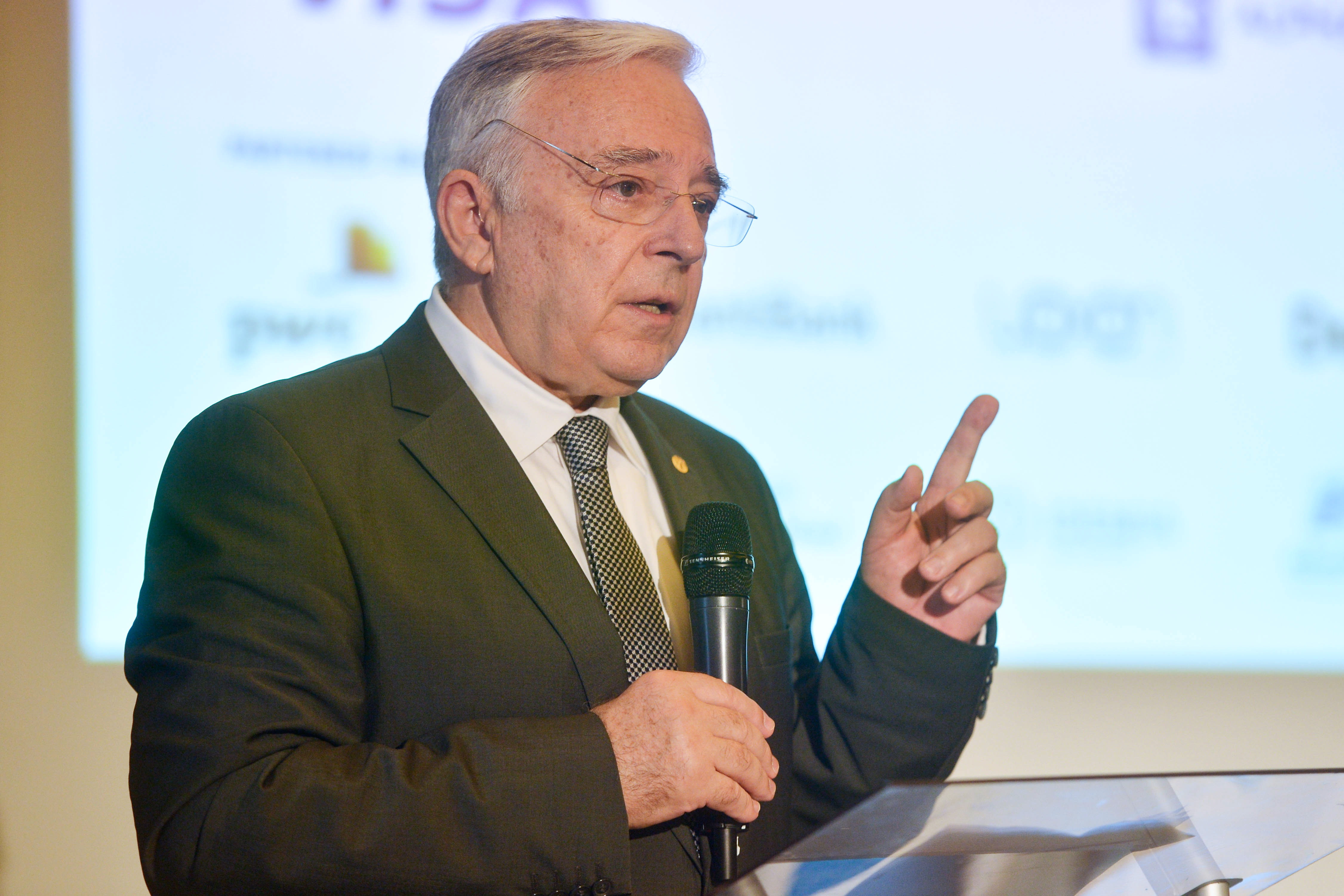POLITICA MONETARĂ: Mugur Isărescu, Guvernatorul BNR: Cursul de schimb este ancora încrederii sociale în România. Banca Centrală va asigura mai multă flexibilitate pentru a respecta ținta de inflație