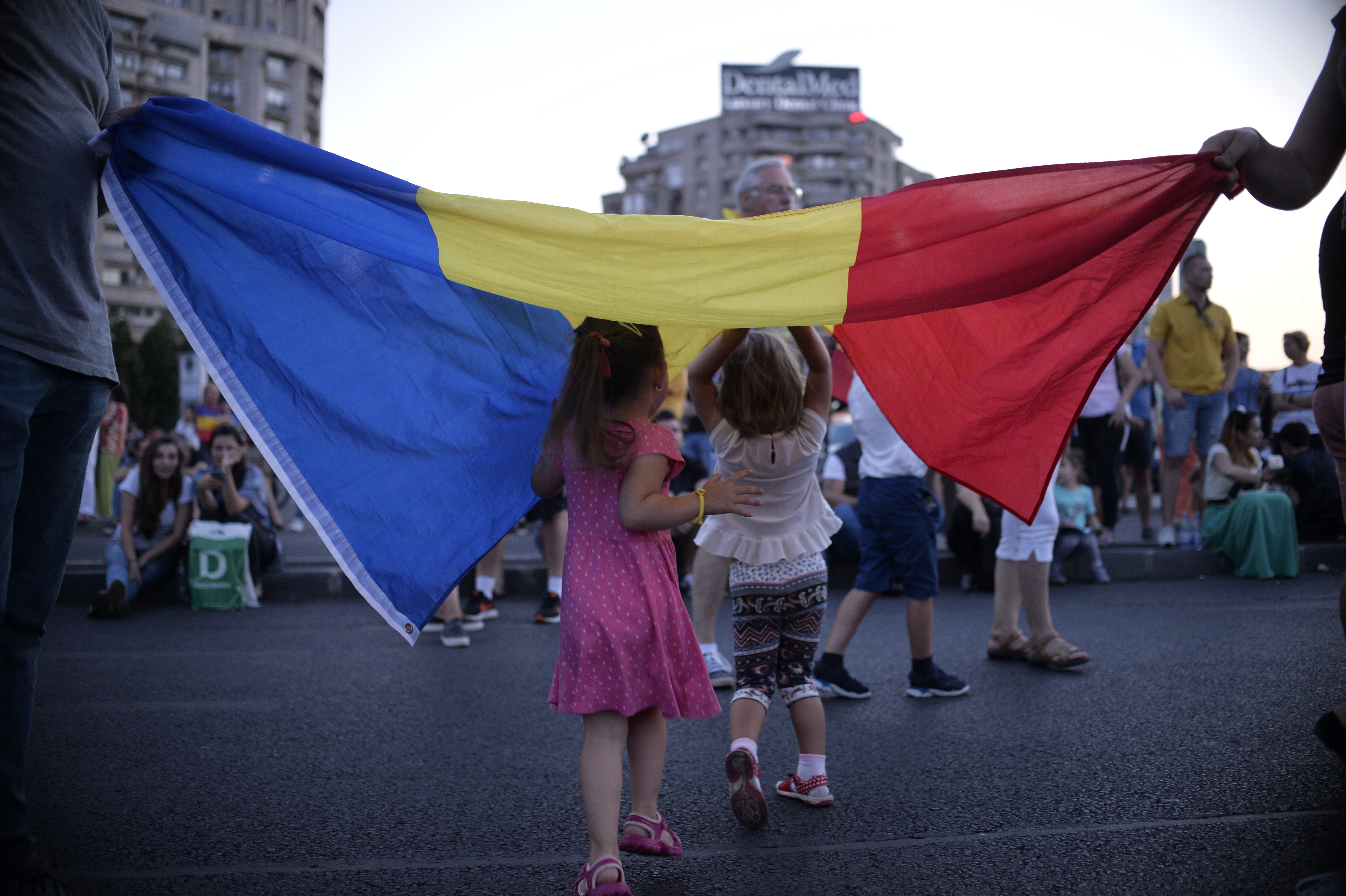 Diaspora s-a împământenit. Românii investesc în statele de adopție și se zgârgesc să mai contribuie la bugetul țărișoarei
