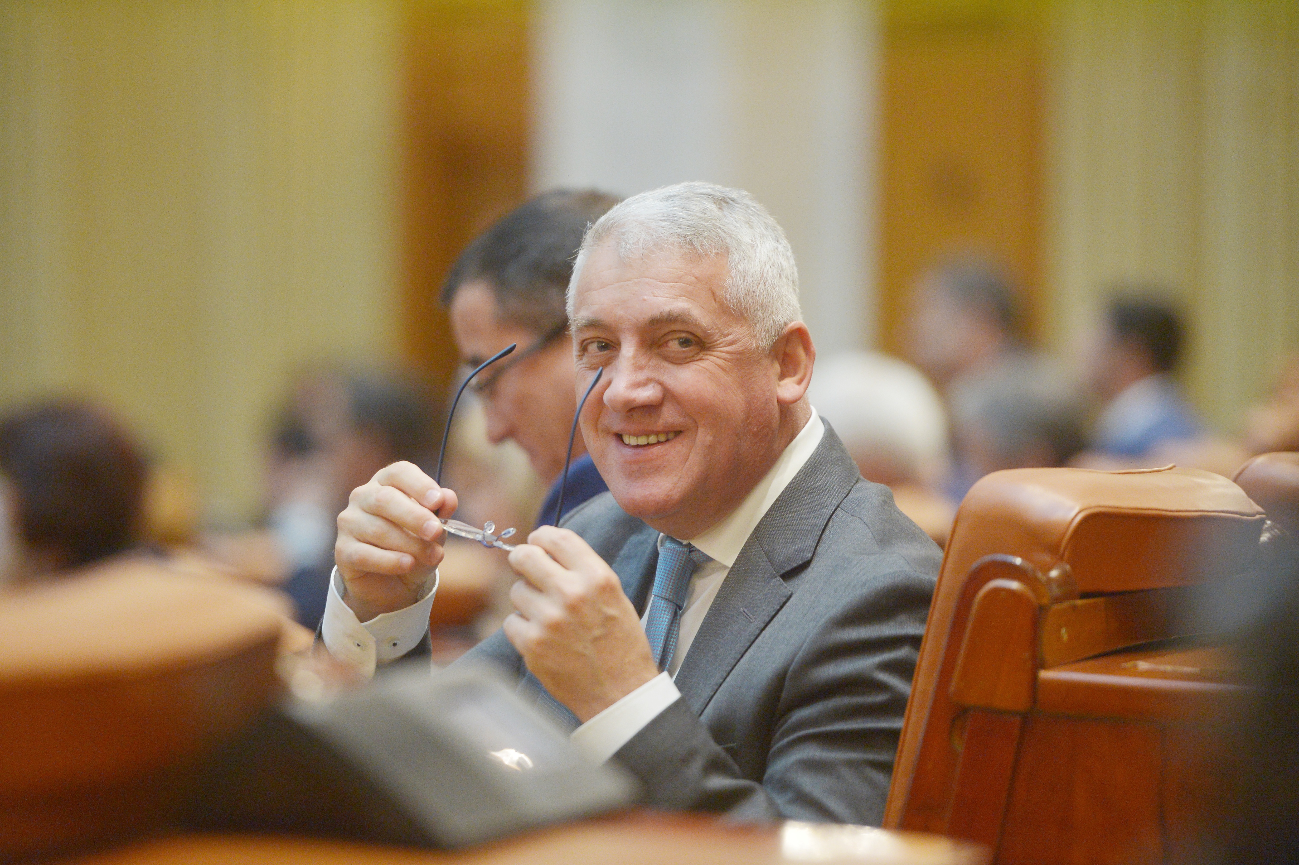 Adrian Țuțuianu, fost lider PSD și Pro România, a fost numit secretar general adjunct al Guvernului Ciucă