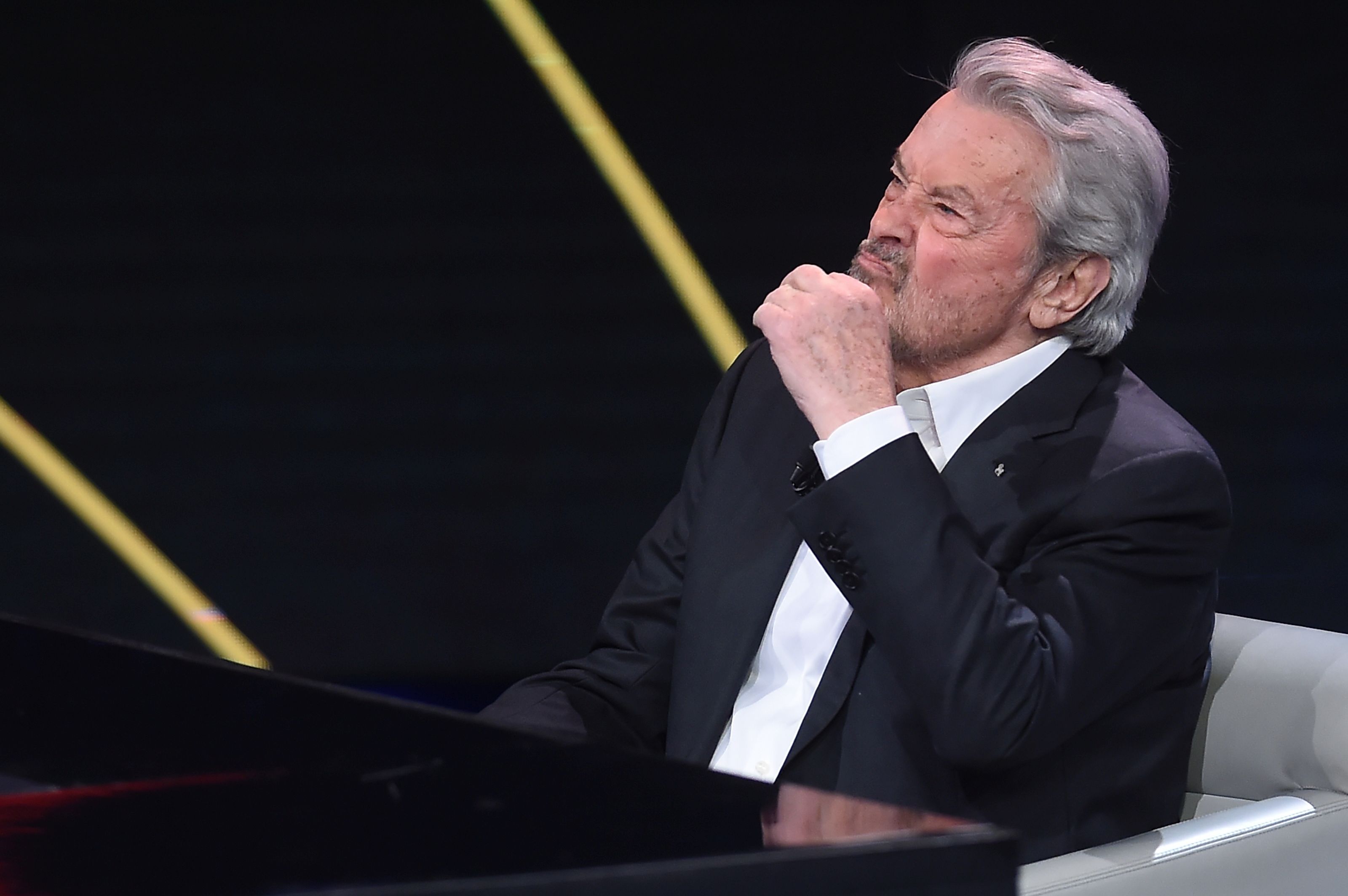 Hiromi Rollin, partenera lui Alain Delon, susține că viața artistului este în pericol. Actorul ar fi victima copiilor săi