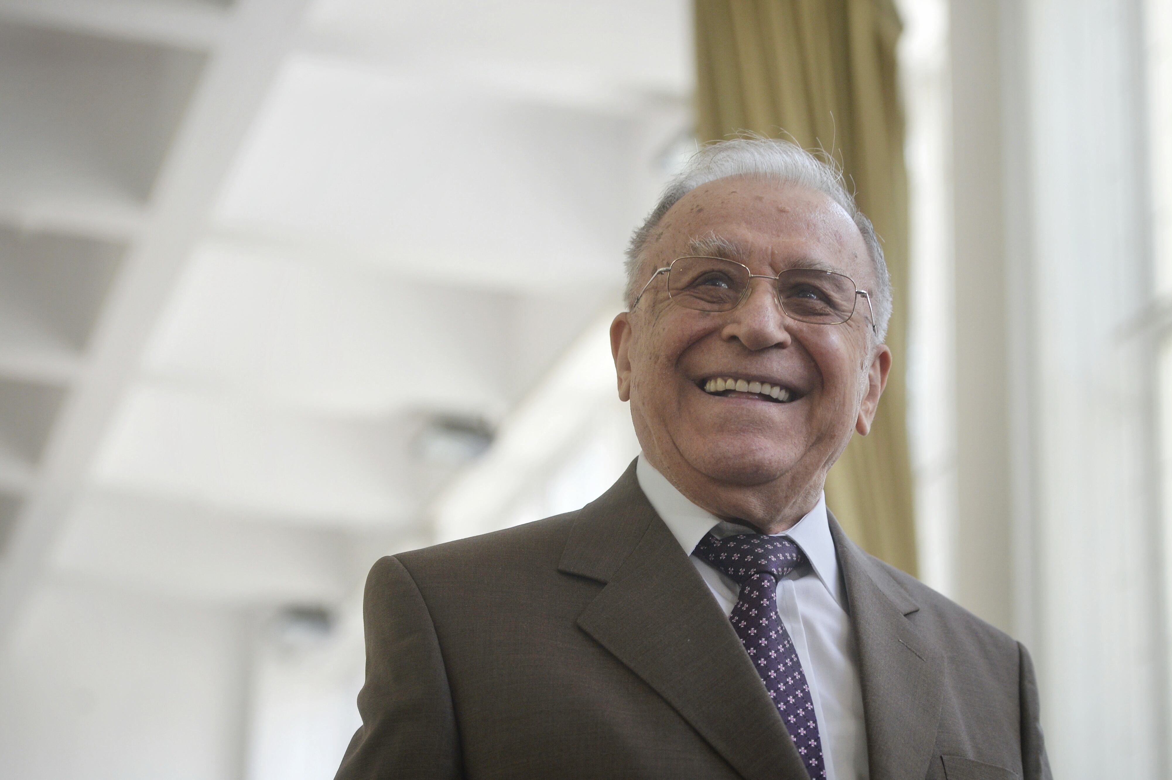 Ion Iliescu „este conștient și stabil cardiac”, anunță reprezentanții spitalului în care este internat fostul președinte