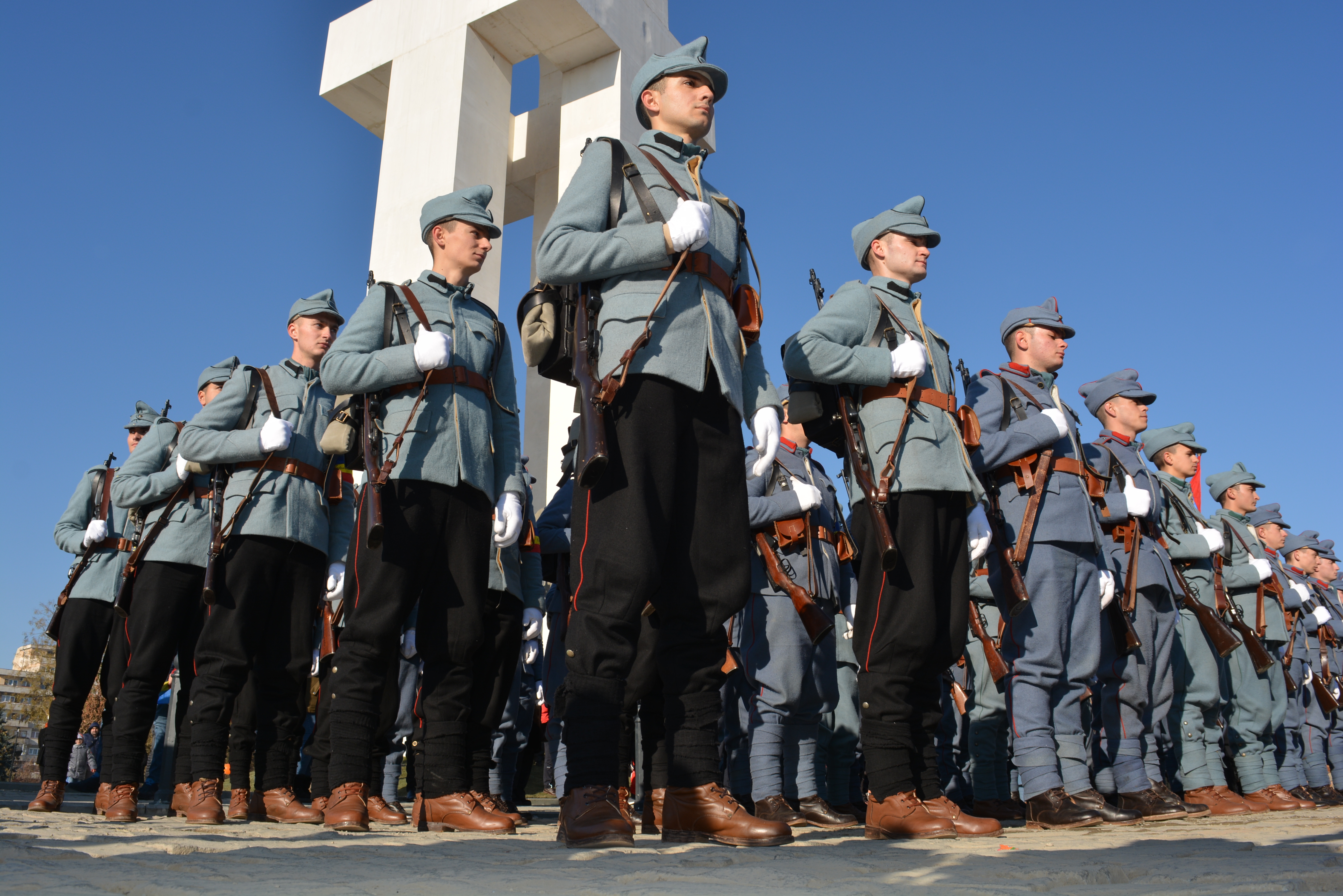„Stagiu militar OBLIGATORIU!”. Anunțul care îi cutremură pe români