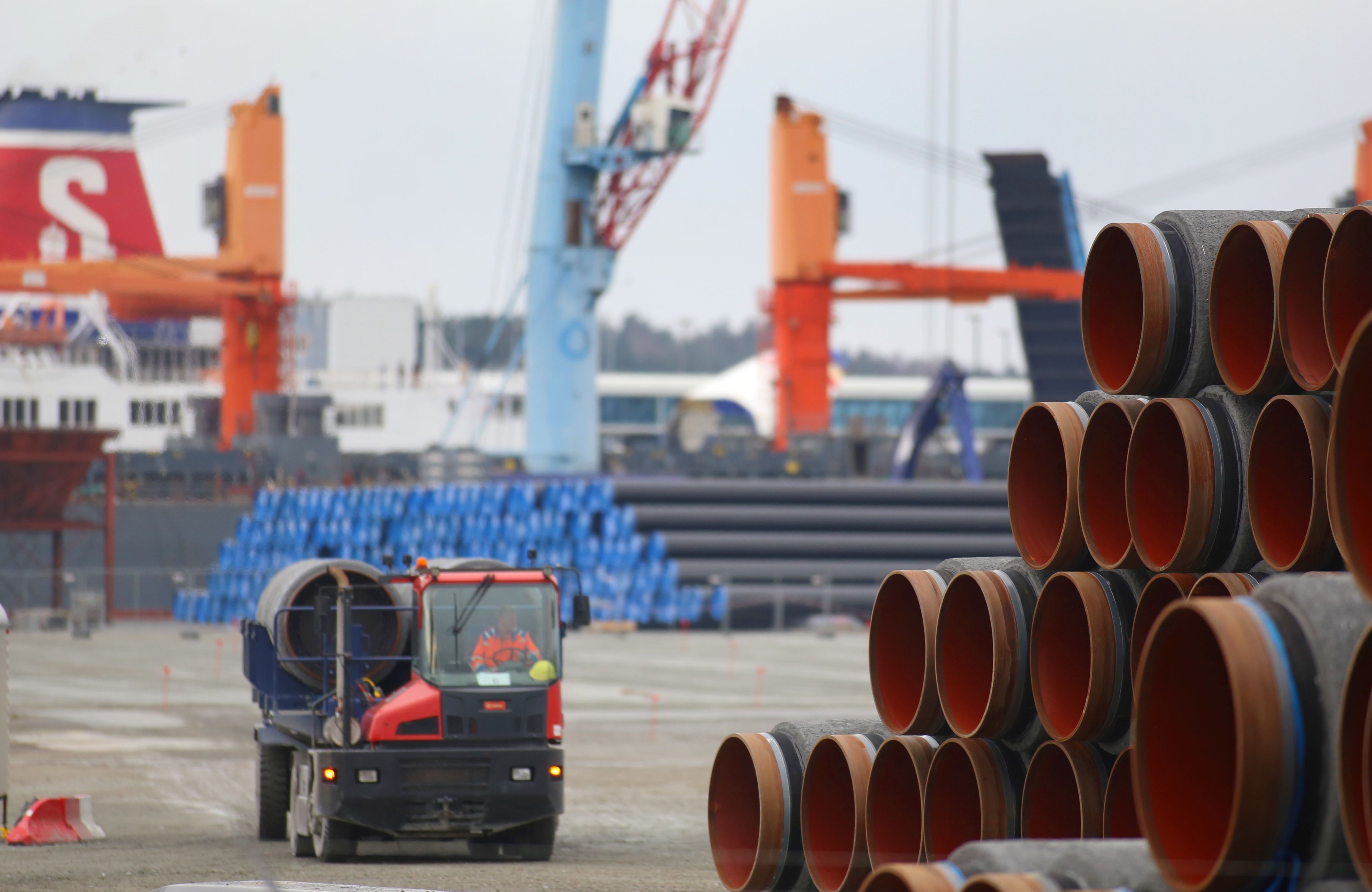 Prețul gazelor a crescut cu 11% după ce Germania a suspendat procedura de aprobare a gazoductului Nord Stream 2. Europa ar putea avea întreruperi de curent
