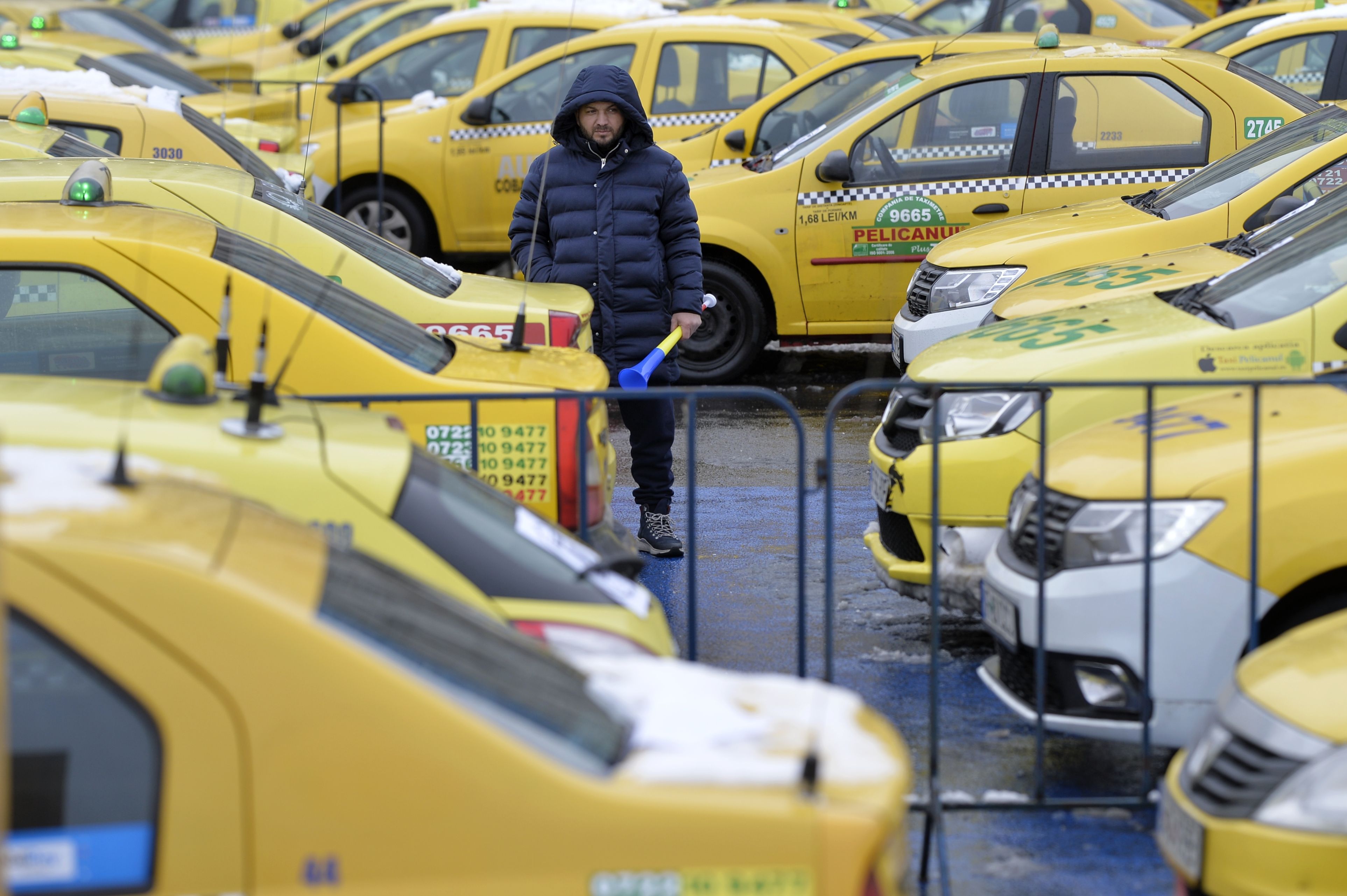 Reguli stricte pentru taximetriști! Fără maiou și șlapi, manele și mizerie în mașini