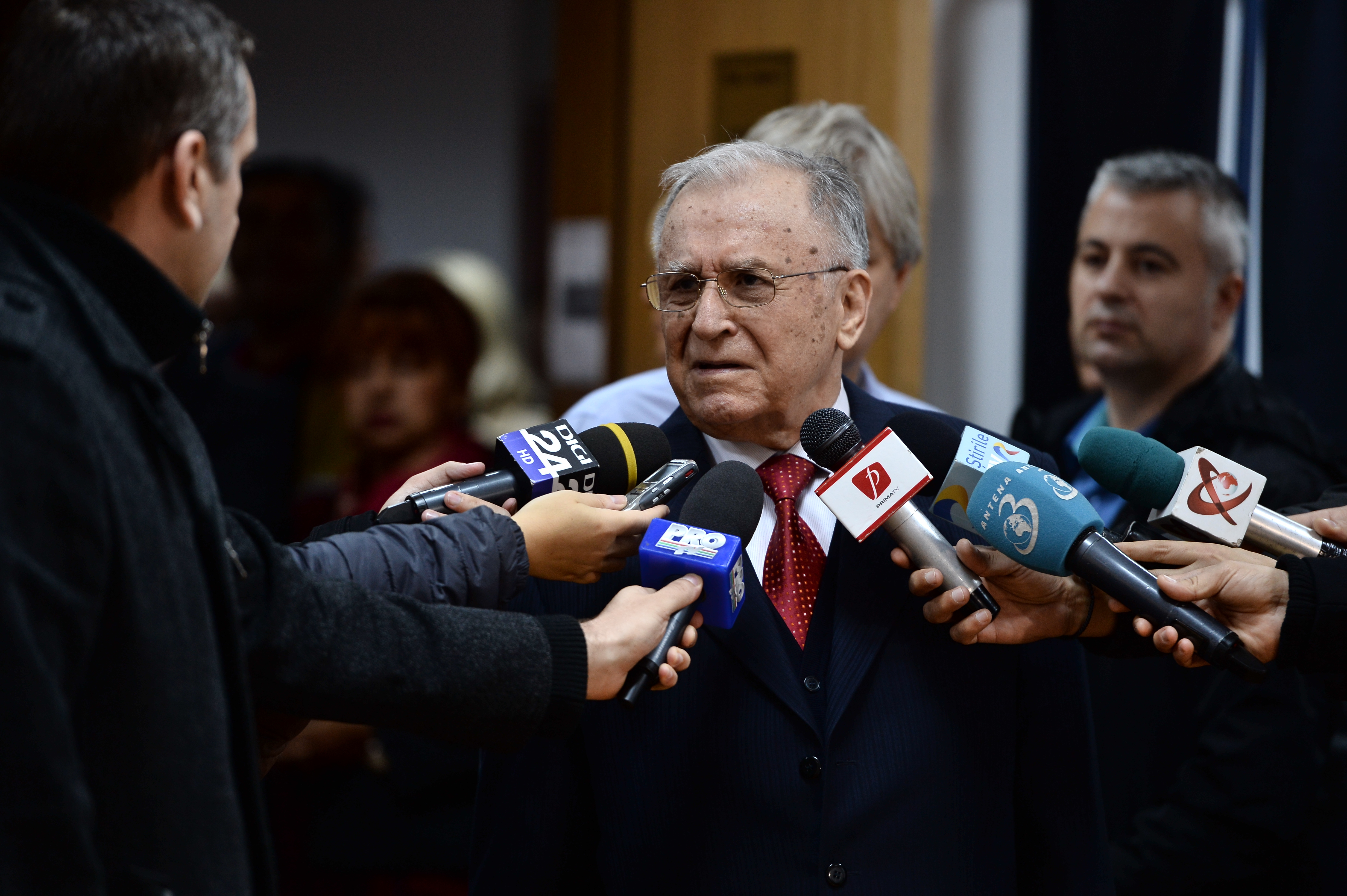 Ion Iliescu, mesaj neașteptat despre unul dintre cele mai importante servicii pentru demnitari: „De cine se tem, de popor? Este mai mult decât o pregătire militară”