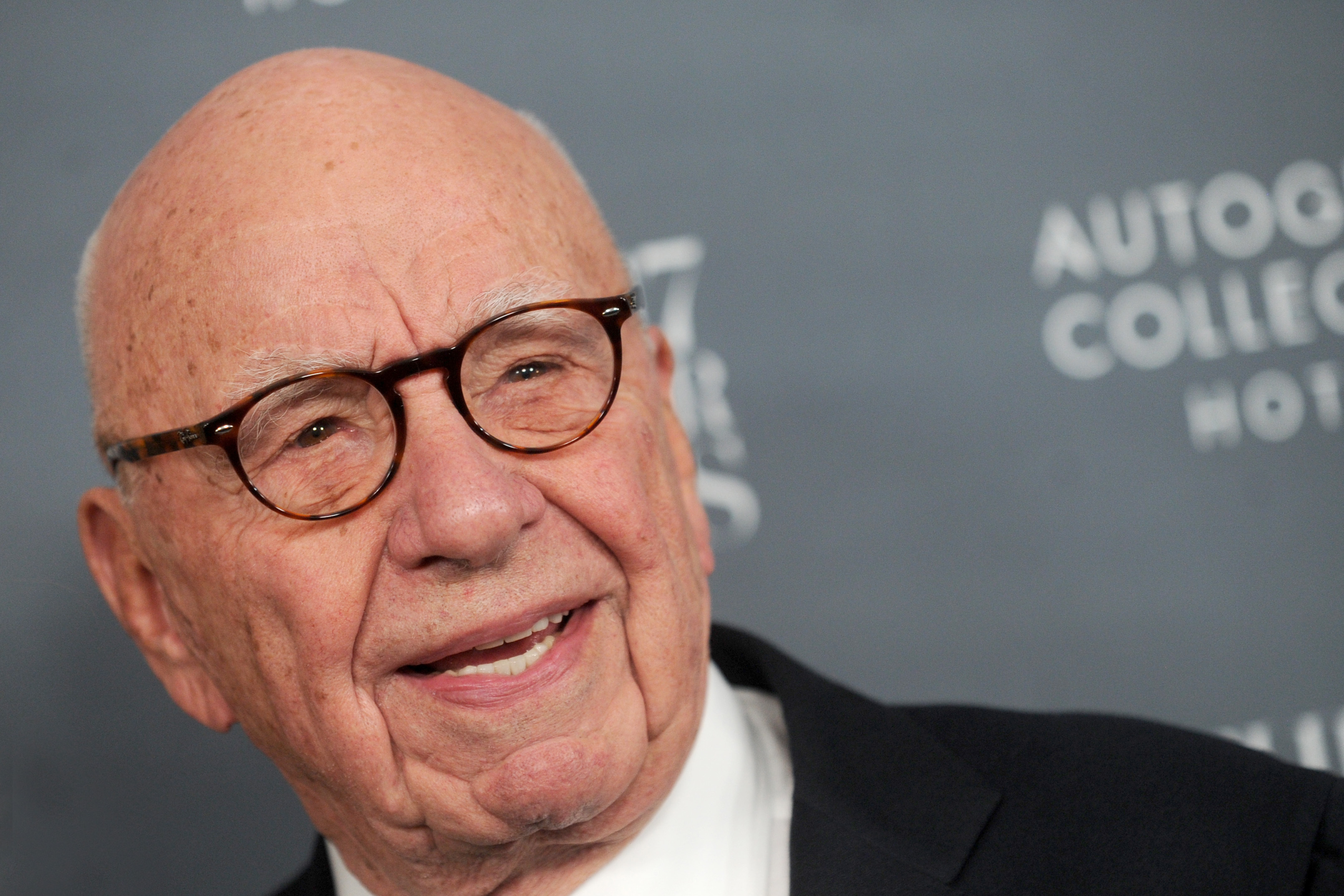 Magnatul Rupert Murdoch se retrage de la conducerea grupurilor media Fox și News Corporation