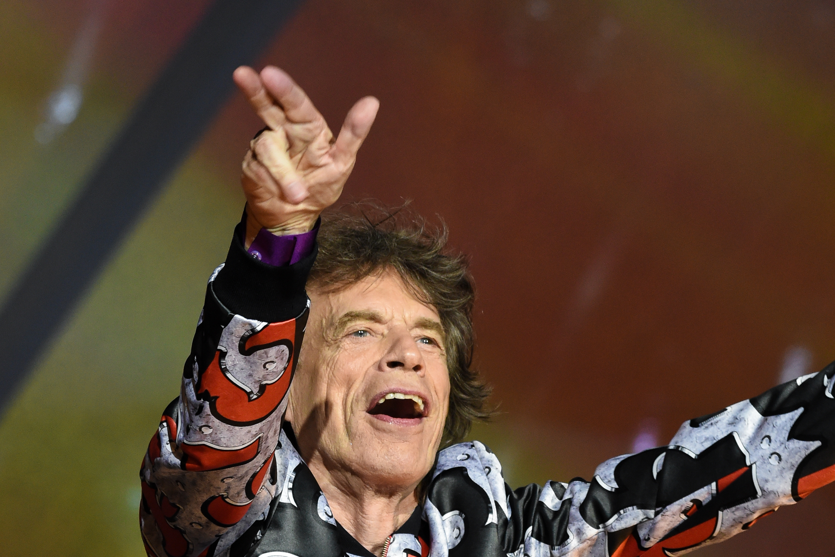 Mick Jagger a încălcat regulile carantinei pentru a participa la meciul Angliei cu Danemarca. Ce amendă riscă solistul The Rolling Stones