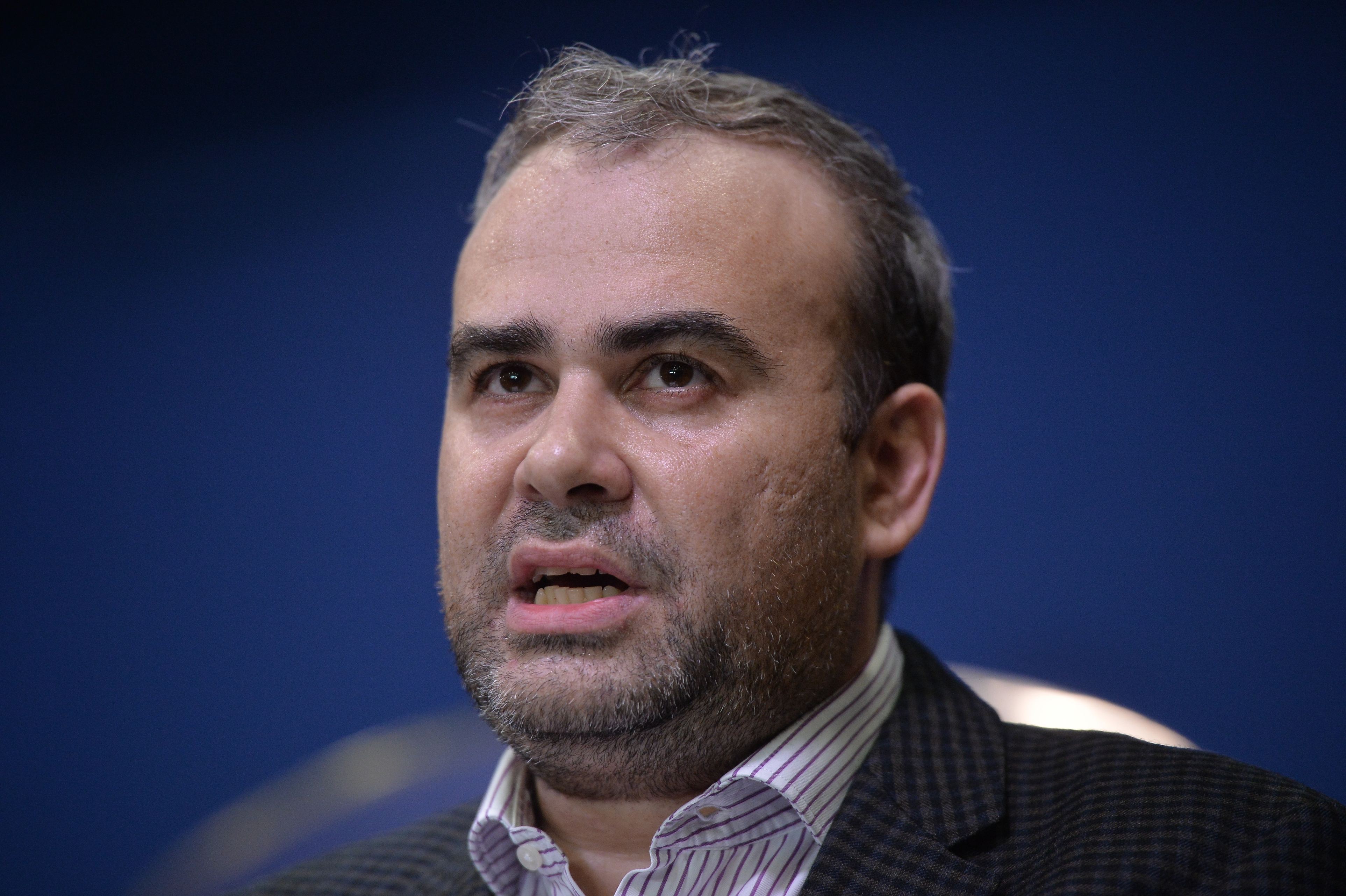 SURSE: Darius Vâlcov s-a predat lângă Napoli. Fostul ministru de Finanțe, condamnat la 6 ani de închisoare în „dosarul tablourilor”