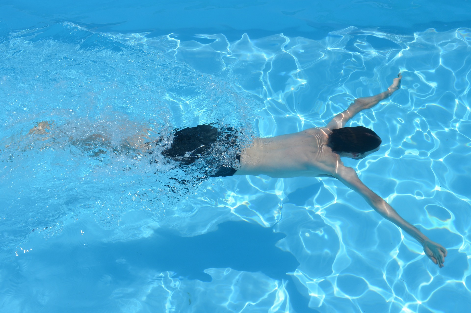 Tânăr de 21 de ani din Sibiu, în COMĂ profundă după ce a sărit în piscină, în timpul unei petreceri. Semnalul de alarmă tras de medici