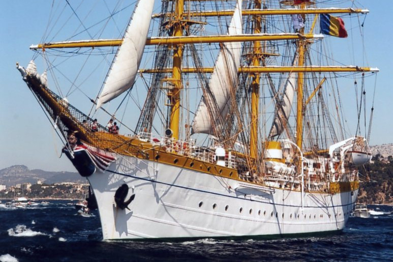 Ziua MARINEI 2023: Marinarii depun coroane de flori în cinstea eroilor căzuți la datorie
