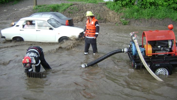 Decizie drastică după INUNDAȚIILE din Dumbrăvița. 18 copii au fost evacuați  / A fost anunțat Cod Roșu