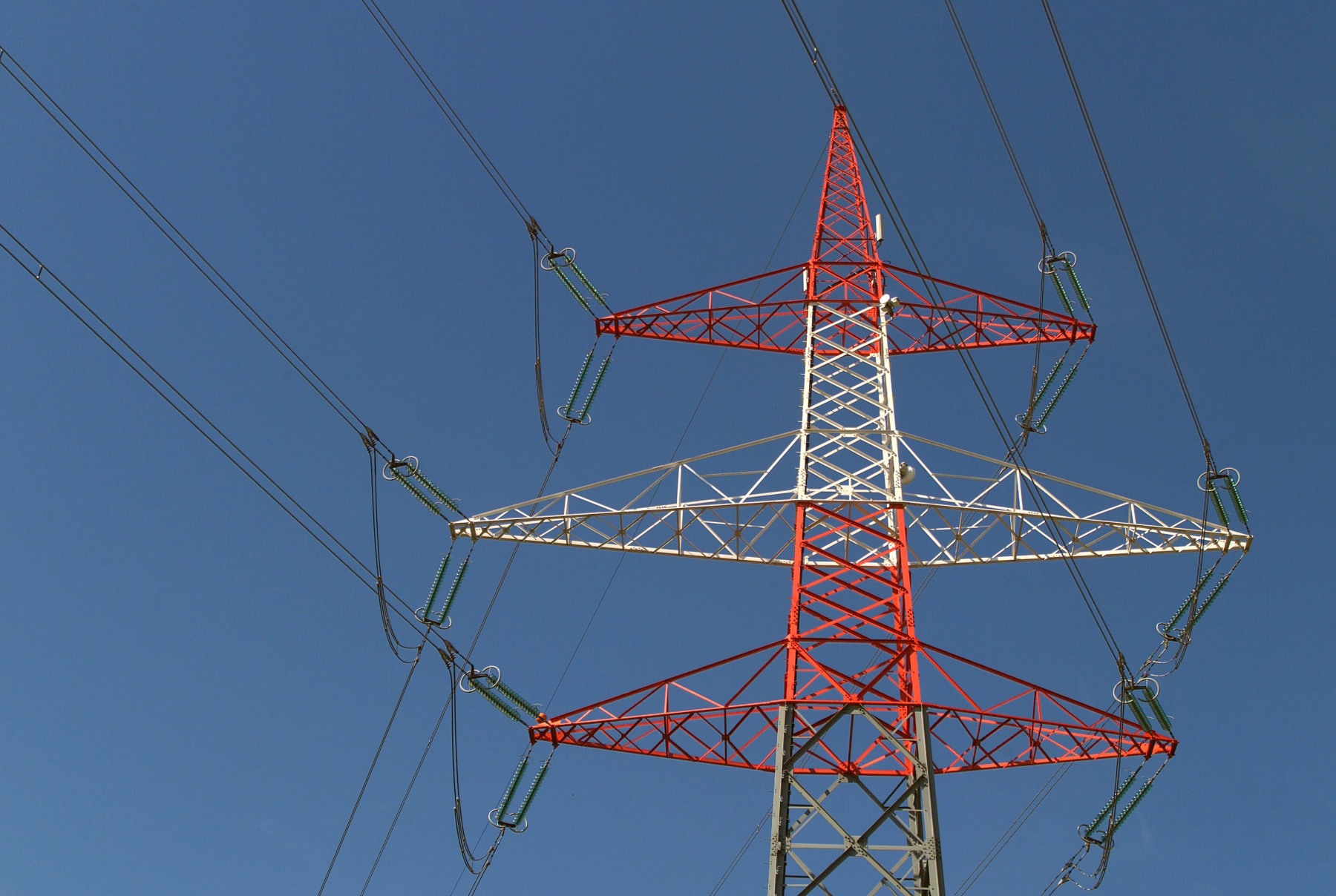 România, lovită de ciclonul Ashley. Peste 25.000 de consumatori nu au CURENT electric!