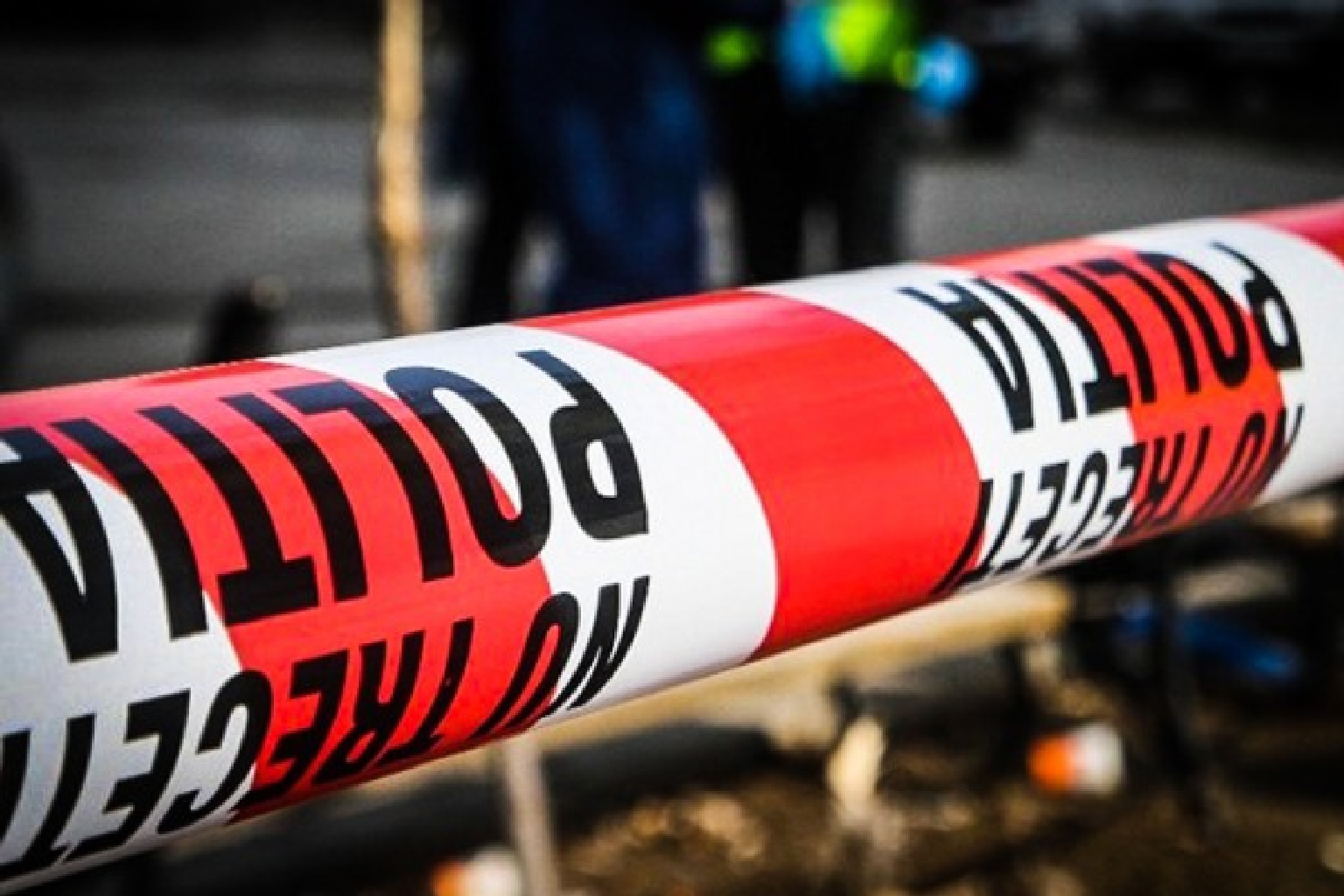 Scene MACABRE într-o localitate din Bihor. Mamă și fiu, găsiți morți în locuință. Fiica femeii a făcut descoperirea șocantă