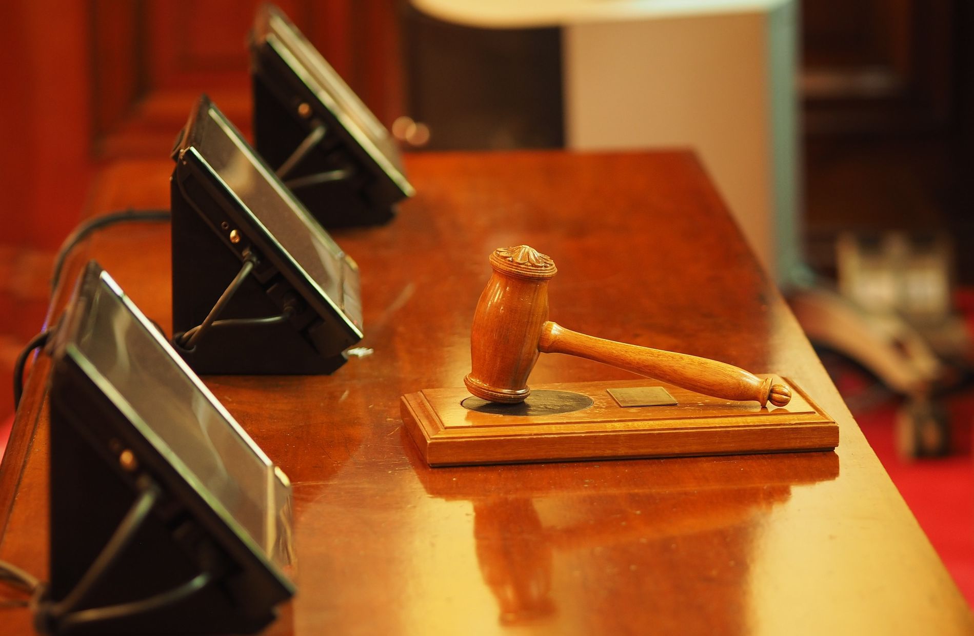 UPDATE. CCR a decis: Evazioniștii care plătesc prejudiciul scapă de închisoare!