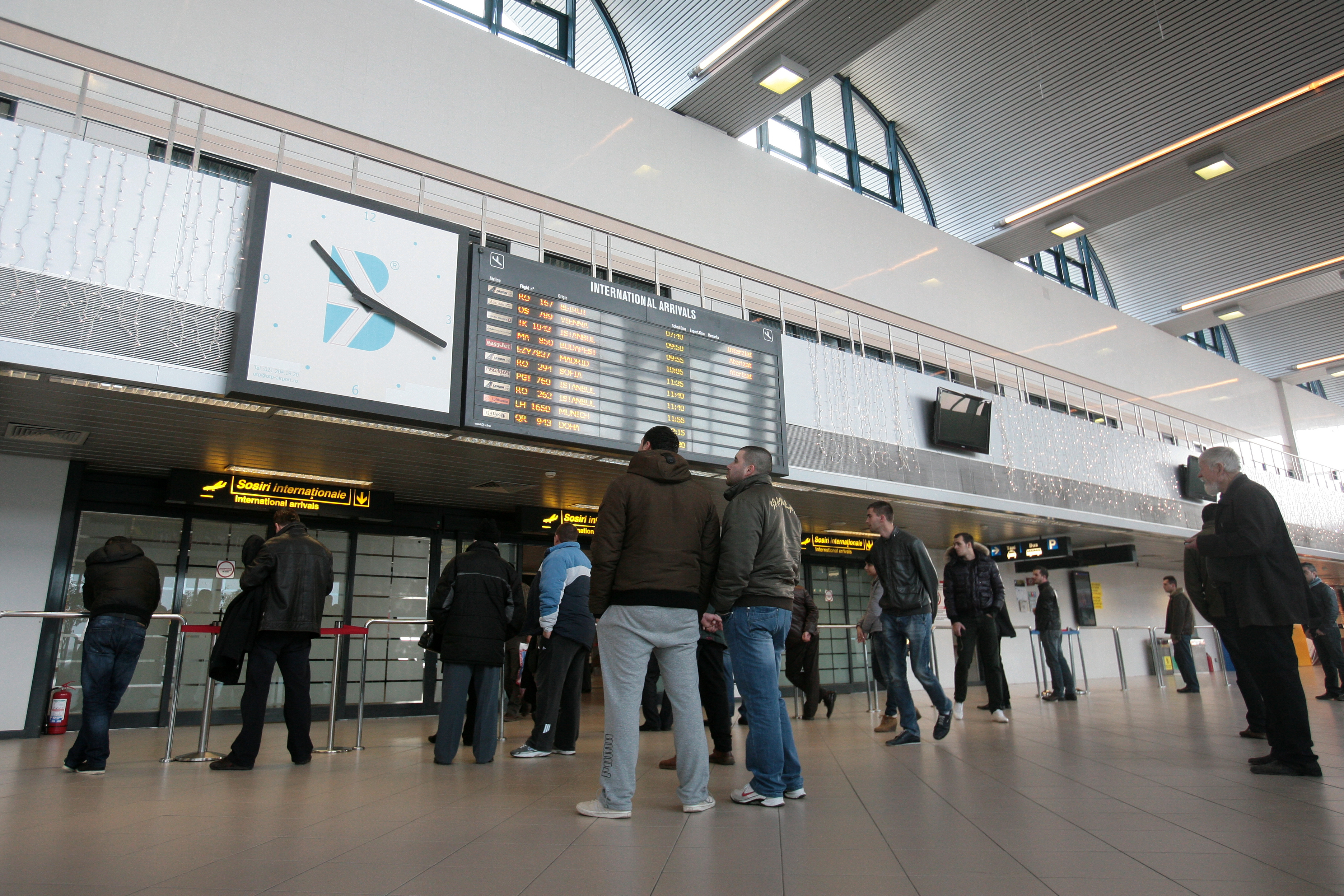 Este haos pe Aeroportul din Cluj-Napoca, din cauza ceții. Mai multe curse aeriene au fost anulate sau amânate
