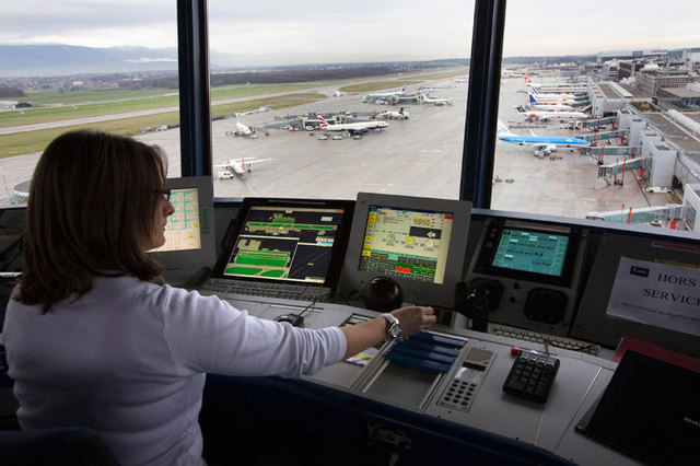 Grevele din Franța perturbă traficul aerian. Sute de zboruri au fost anulate, mii de pasageri, inclusiv din ROMÂNIA, au rămas blocați pe aeroporturi