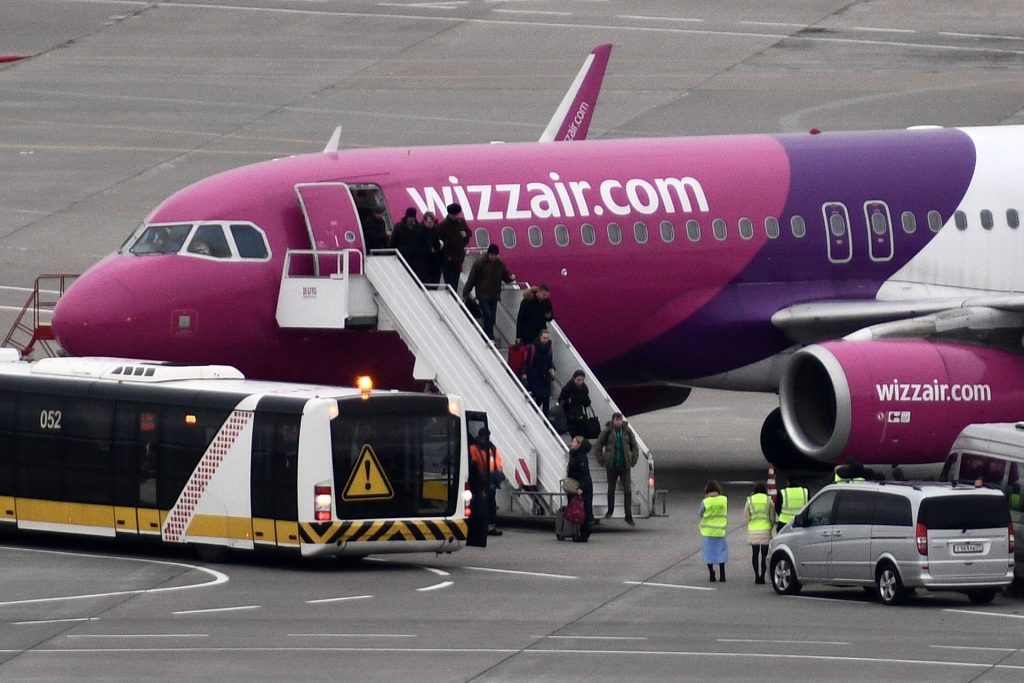 Un avion care zbura spre Polonia a aterizat de urgență la Cluj-Napoca, după ce o pasageră din Georgia a intrat în travaliu. Femeia a născut în România al patrulea său copil