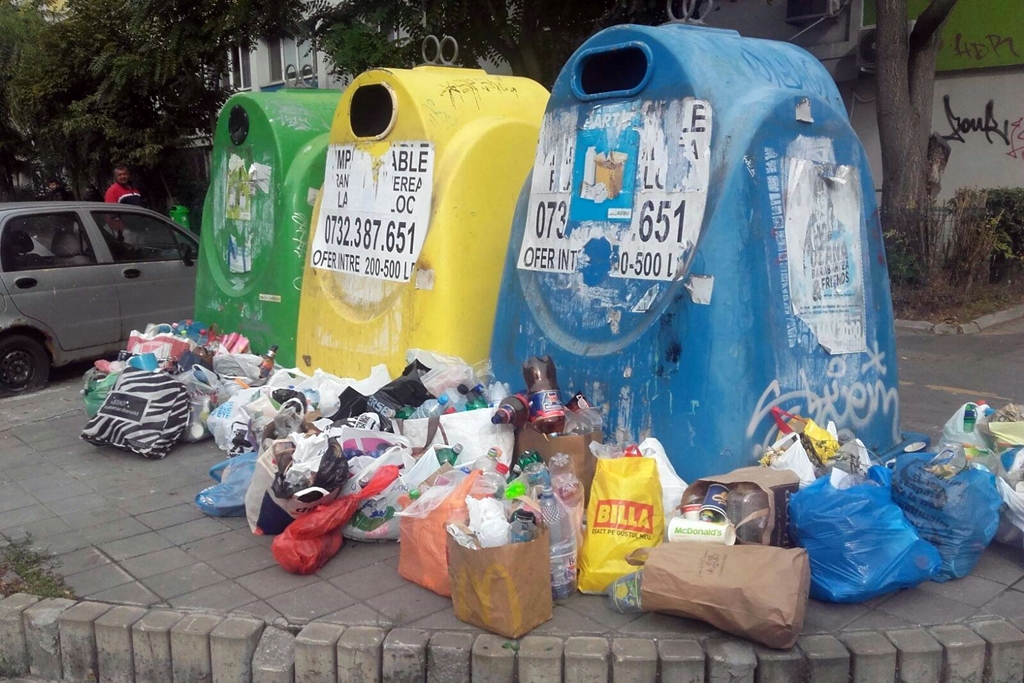 Românii, obligați să colecteze separat resturile alimentare! Ce amenzi riscă de la 1 ianuarie