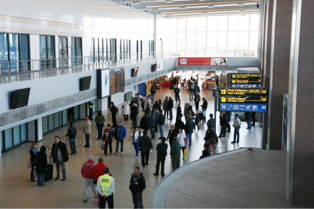 REGULI noi pe toate aeroporturile din Uniunea Europeană, privind transportul lichidelor în bagajele de mână. Sunt însă și două excepții!