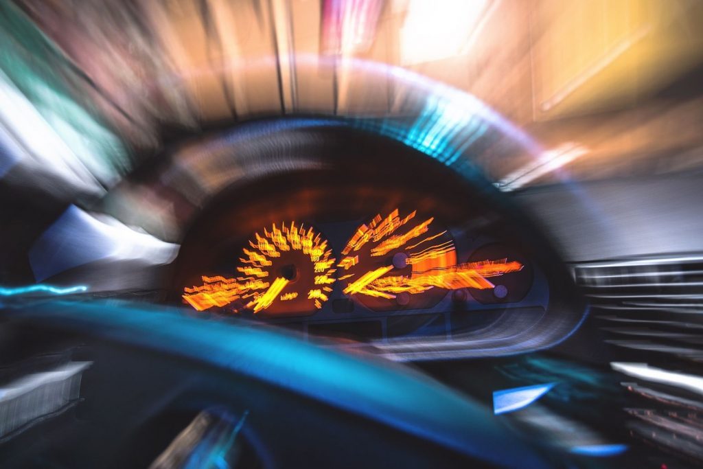 Cât de mult timp câștigi, de fapt, dacă gonești cu viteză mare pe autostradă. Calculul care arată diferența reală între 150 km/h și limita legală