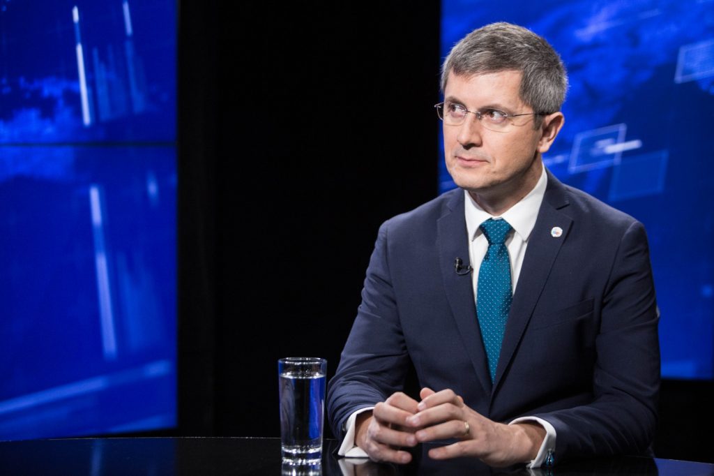 Contre dure între Dan Barna și George Simion în Parlament! Deputatul AUR Lucian Fedorov a declarat ședința închisă! / Cum s-a ajuns la o soluție