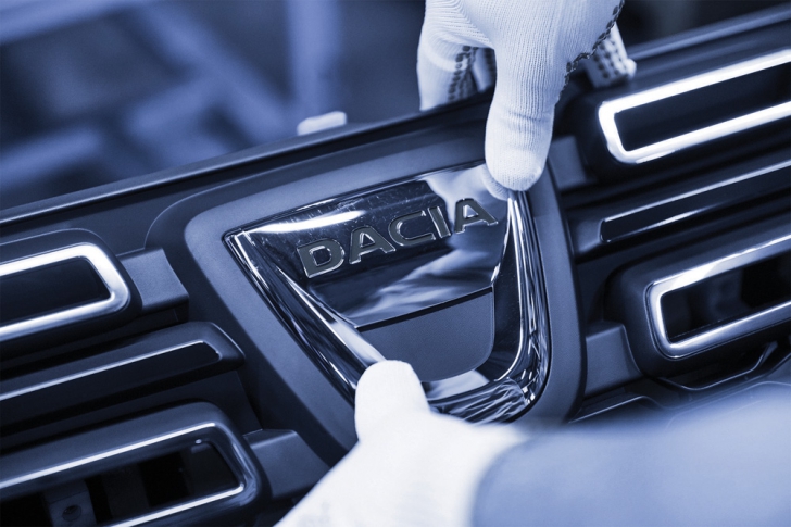 Angajat al uzinei Dacia Mioveni, găsit SPÂNZURAT într-o hală! Bărbatul avea 50 de ani și lucra în companie de doi ani