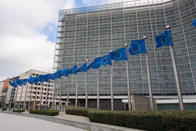 Comisia Europeană solicită României și altor cinci țări UE să transpună directiva privind ASIGURAREA AUTO. Stadiul Legii RCA în Parlament