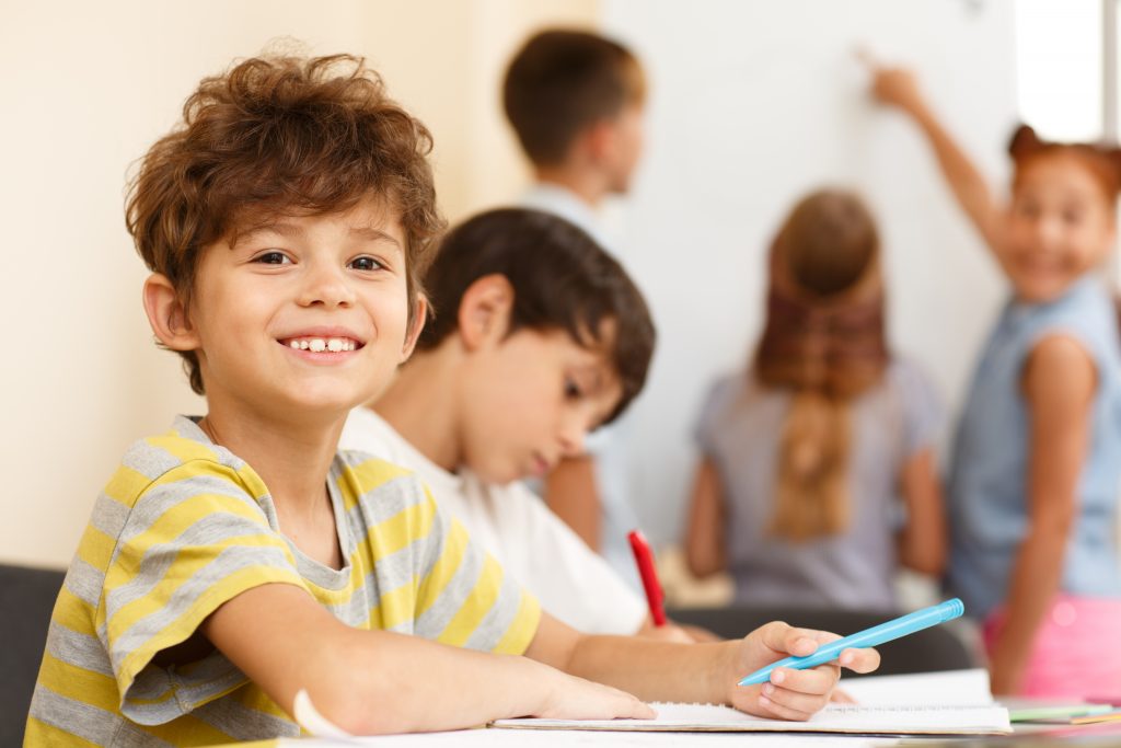 Ministerul Educaţiei: S-au primit CERERI pentru înscrierea a peste 155.000 de copii în clasa pregătitoare