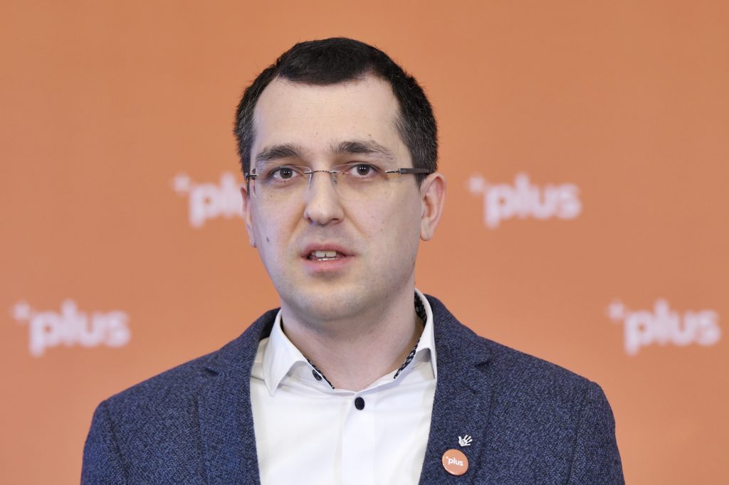Ministrul Sănătății, Vlad Voiculescu, ar fi de acord cu un certificat care să ateste vaccinarea: „Dar să fie electronic și să intre într-un wallet pe telefon”