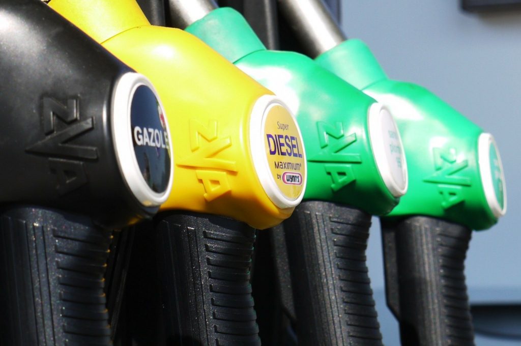 Țara cu rezerve de carburant doar pentru o zi. Premierul cere un ajutor urgent de 75 de milioane de dolari