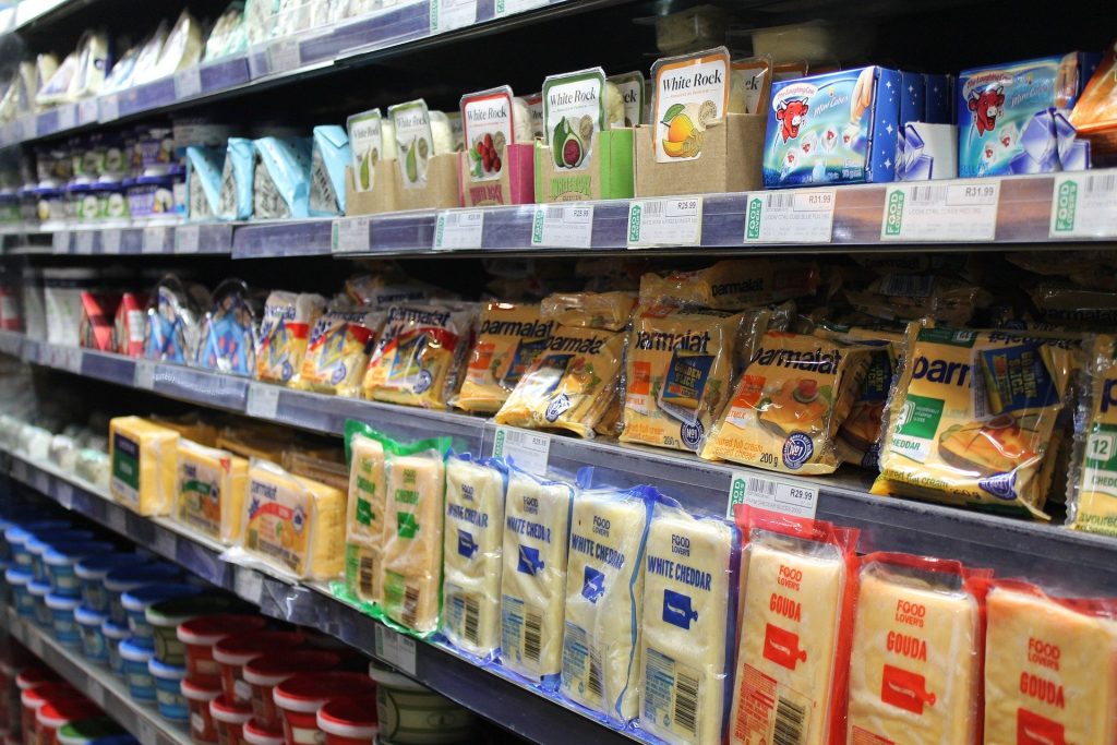 Alimentele se scumpesc de la o lună la alta: Coșul minim crește cu 10 lei lunar