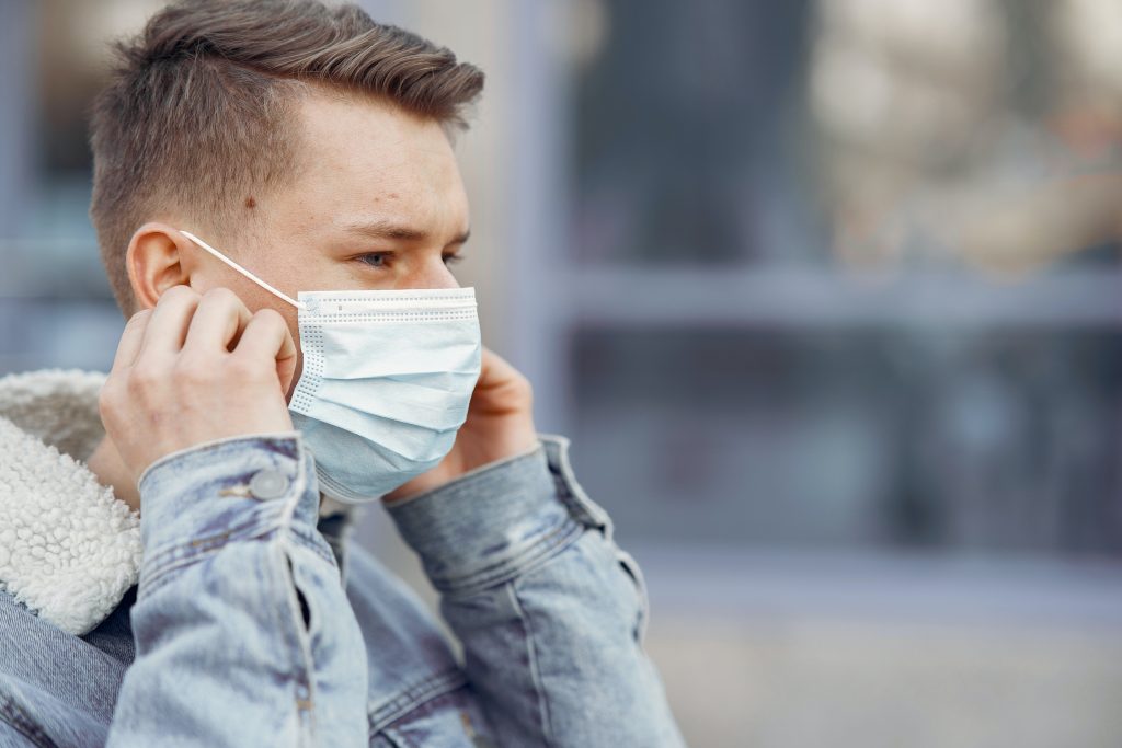 Noi măsuri de prevenire în județul Ilfov, după ce rata de infectare a depășit 13%. Printre ele, purtarea măștii de protecție și restricții de circulație pe timpul nopții