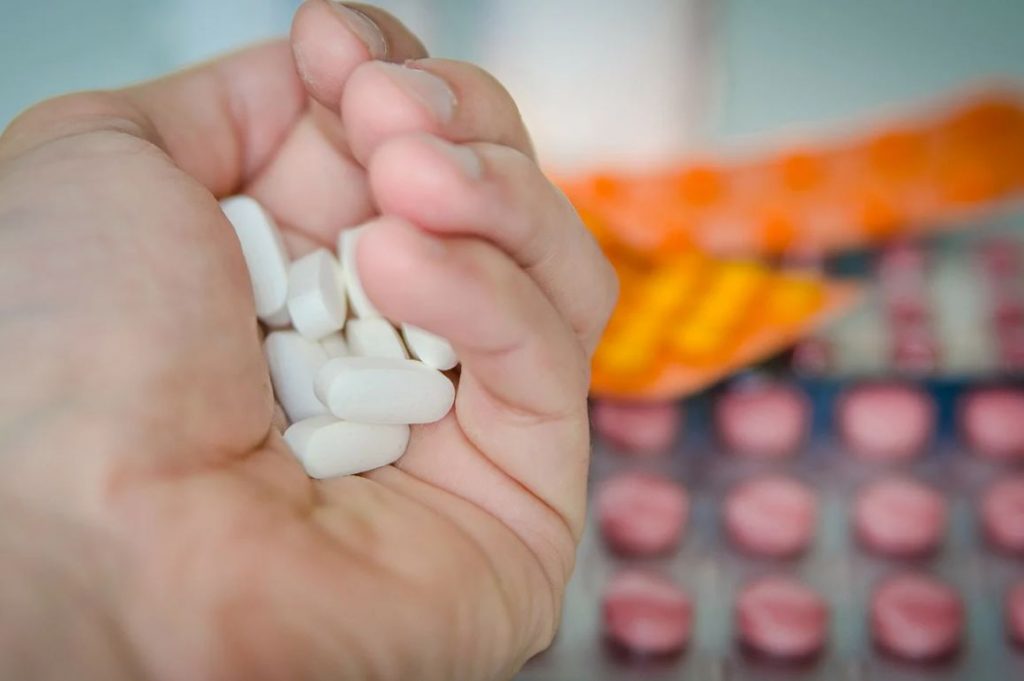 Un fost deputat de Gorj a încercat de două ori să se sinucidă. Întâi a înghițit pastile și apoi a vrut să se arunce pe geam, la spital