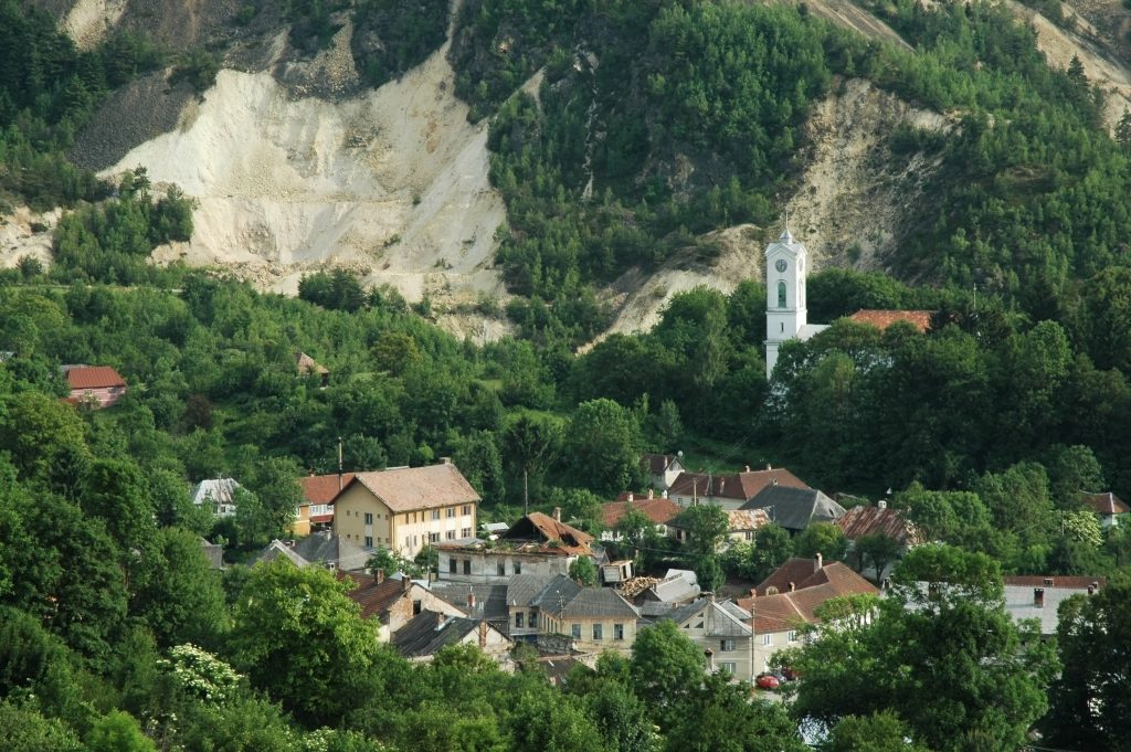 Motivul incredibil pentru care dispensarul din Roșia Montana a rămas fără curent electric, iar comuna fără iluminat public, deși Primăria are bani pentru facturi