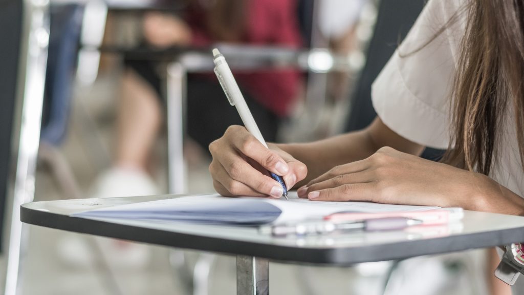 Încep EVALUĂRILE naționale de la finalul claselor a II-a, a IV-a și a VI-a. Care sunt noutățile din acest an școlar