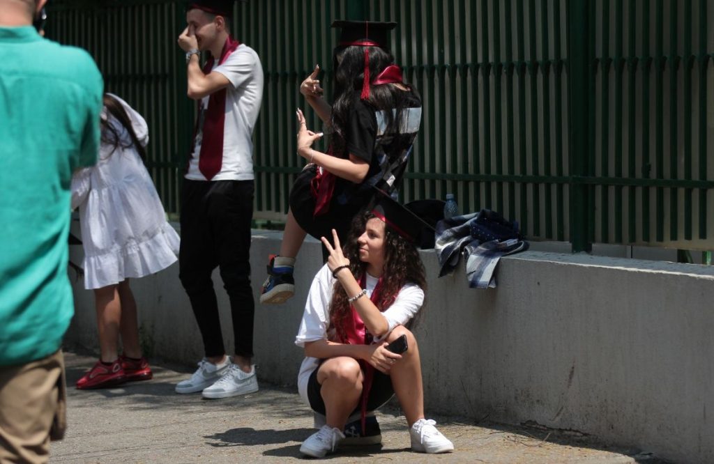 8 ȘTIRI DE LA ORA 8. Bacalaureat Limba română 2021. Peste 133.000 de candidați încep luni examenele