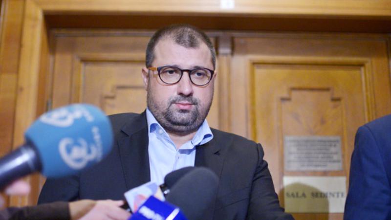 ANAF scoate la licitaţie două mașini ale fostului ofiţer SRI Daniel Dragomir, pentru recuperarea unei mite de 400.000 de euro