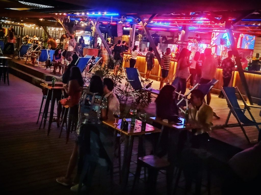 Lăutarii din boxă. Taxele pentru gălăgia ambientală au crescut de la 1 mai cu 8%