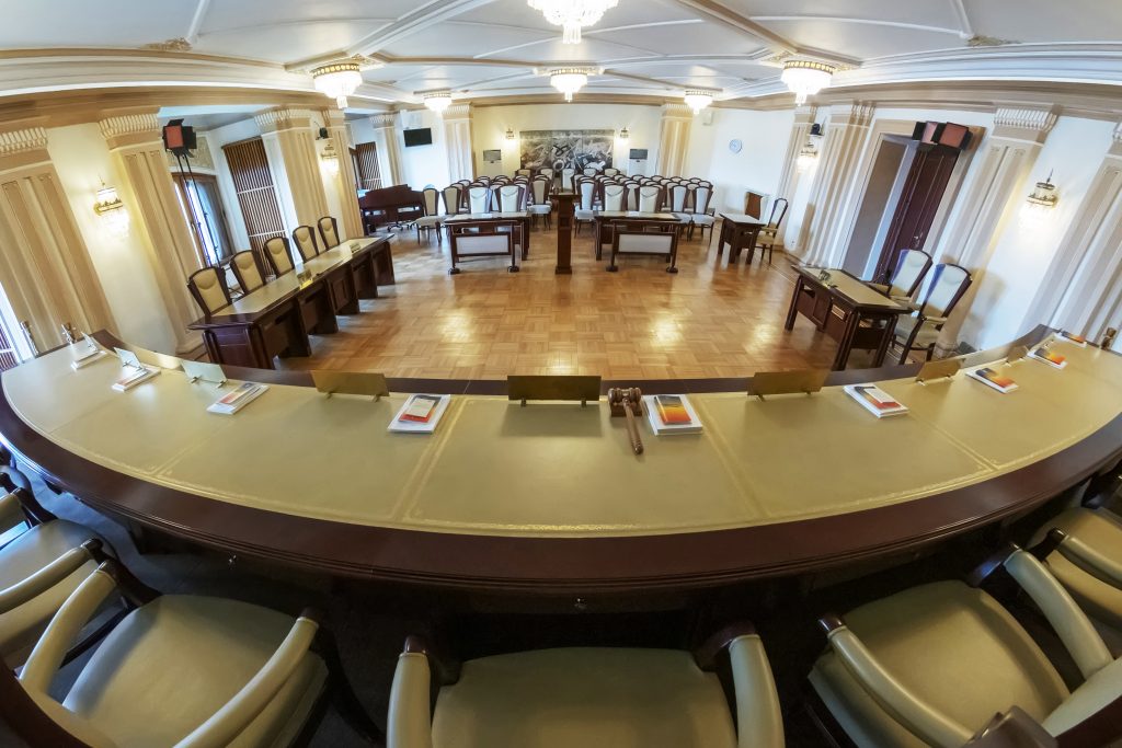 Turul 1 al alegerilor prezidențiale ar putea fi ANULAT, în cazul în care CCR ar accepta cele două contestații depuse