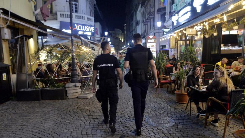 Informații noi în DOSARUL turiștilor străini păcăliți și jefuiți în Centrul Vechi. 18 persoane trimise în judecată / Acuzații grave, prejudiciu mare