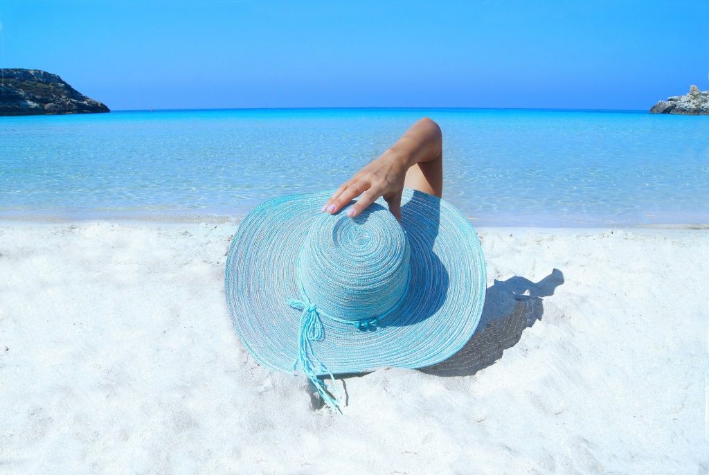 VOUCHERE de vacanță pentru toți angajații din sectorul privat | Cum pot primi salariații câte 1.450 de lei