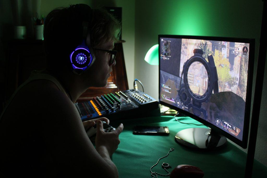Studiu: Industria gamingului și a jocurilor de noroc online au explodat în pandemie. Cifrele de afaceri au crescut cu până la 300%