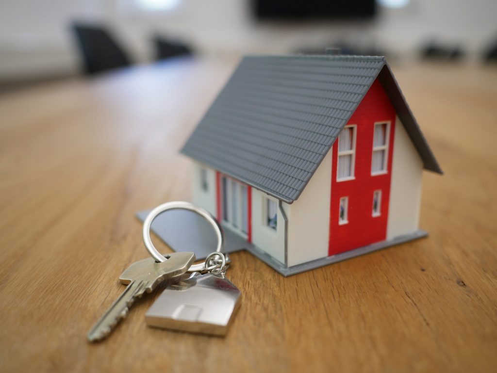 Ce a pățit un bărbat care încearcă de un an să cumpere un apartament în București